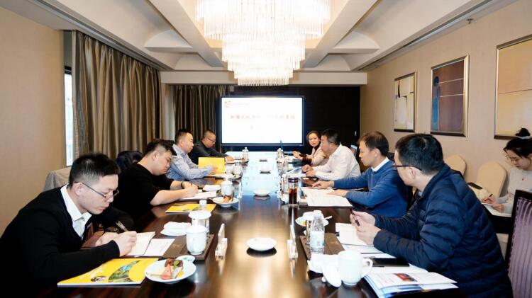 新疆尊龍凱時集團總經(jīng)理王宏江來訪交流