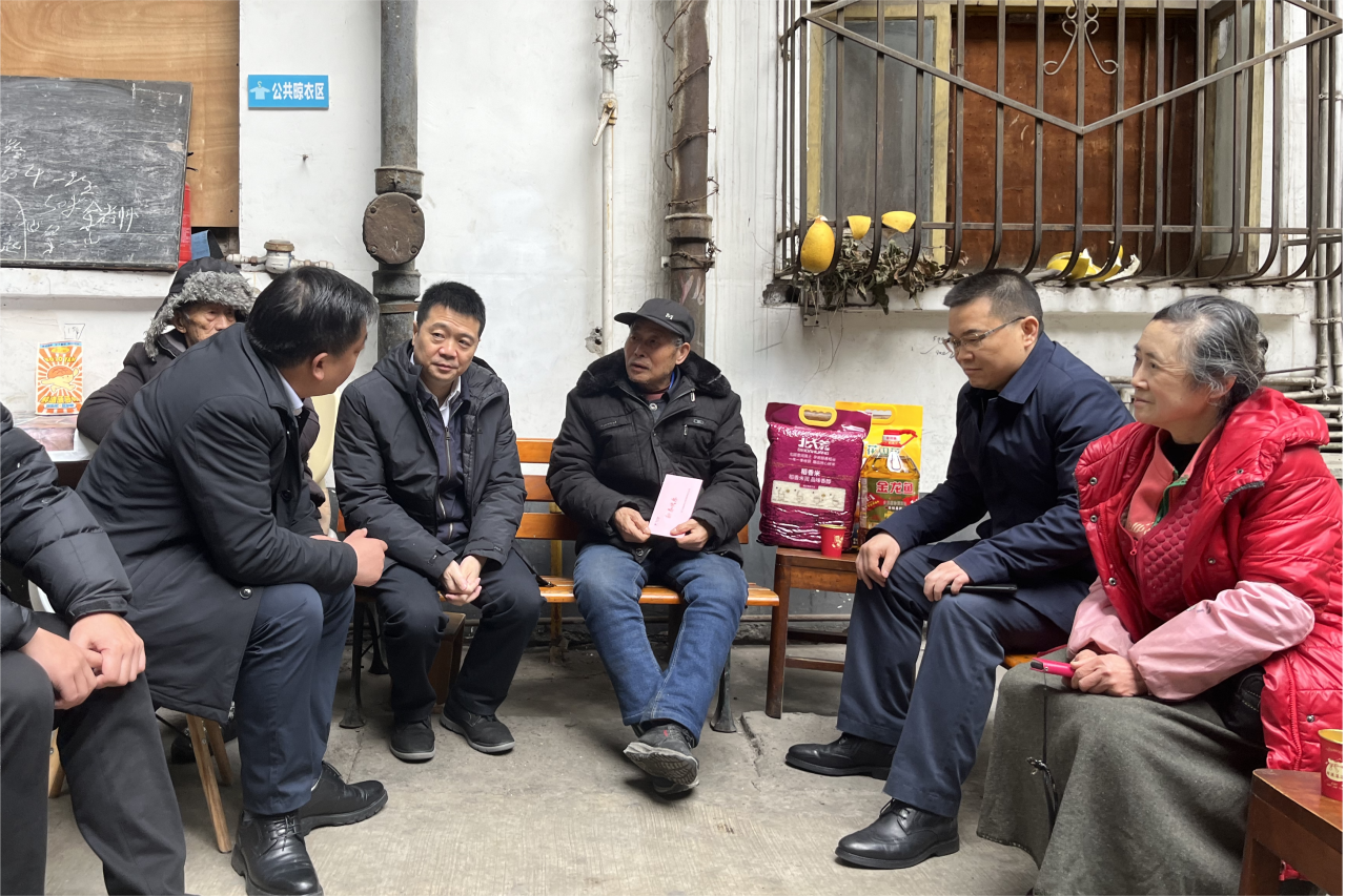省尊龍凱時集團領導班子成員走訪慰問生活困難黨員、老黨員、老干部